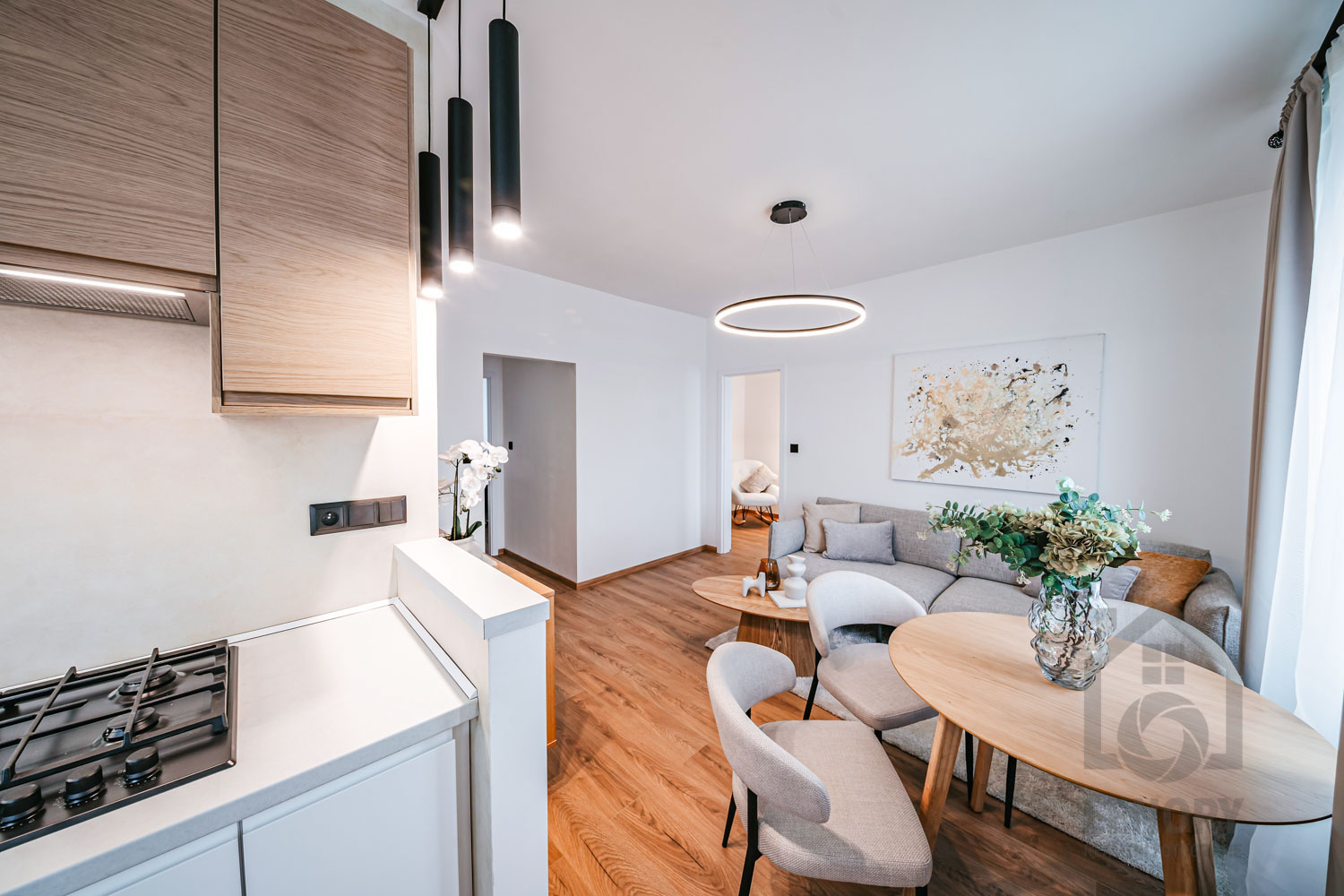 obývací pokoj homestaging, zařízený světlé barvy,