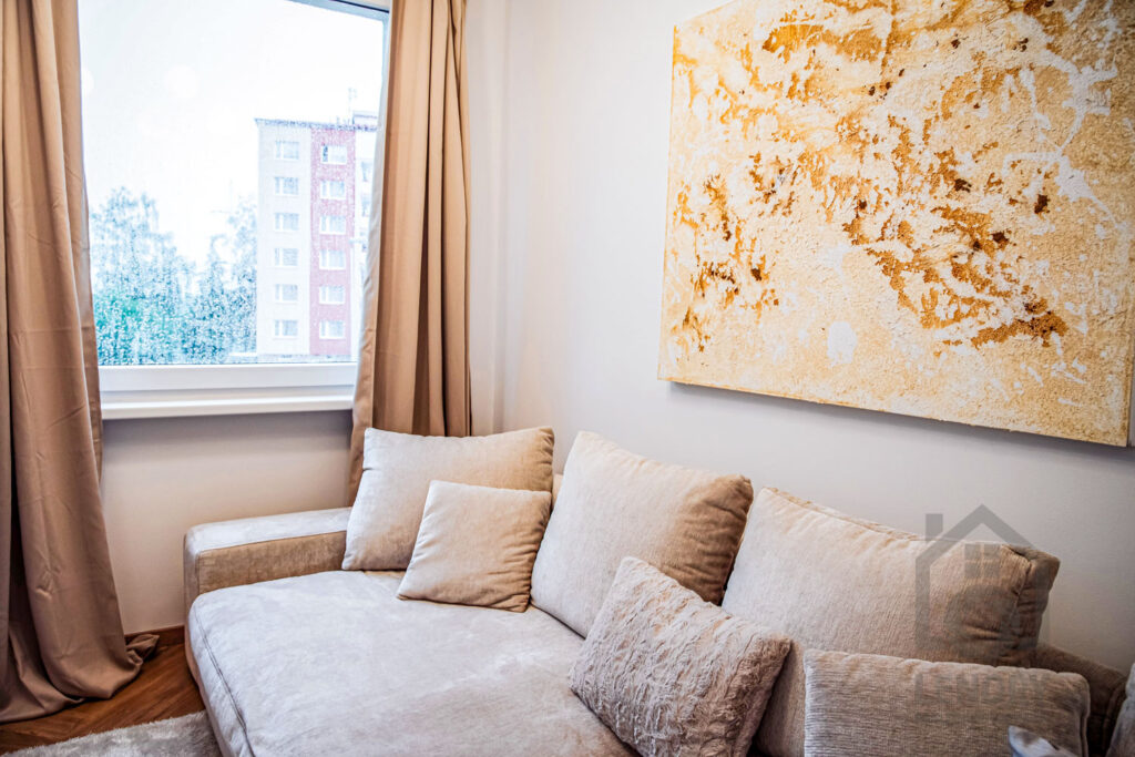 obývací pokoj, sedací souprava, závěsy, koberec, svítidlo, designový byt, byt po rekonstrukci,